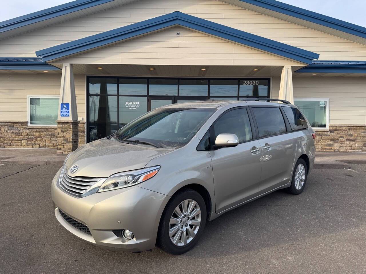 2016 Toyota Sienna Limited Premium — Minivan — 60,320 mi — Loretto, MN