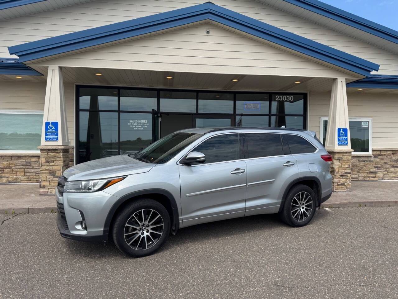 2017 Toyota Highlander XLE — SUV — 53,200 mi — Loretto, MN