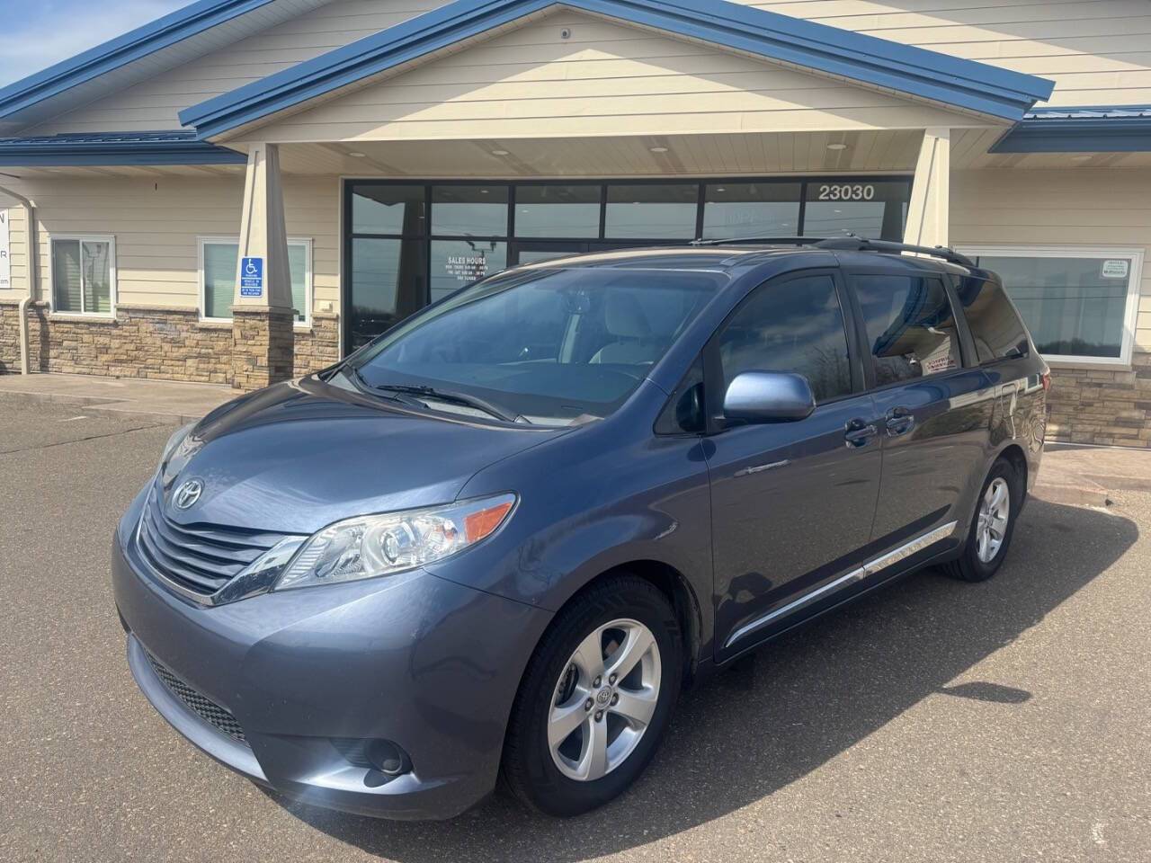 2016 Toyota Sienna LE — Minivan — 76,846 mi — Loretto, MN