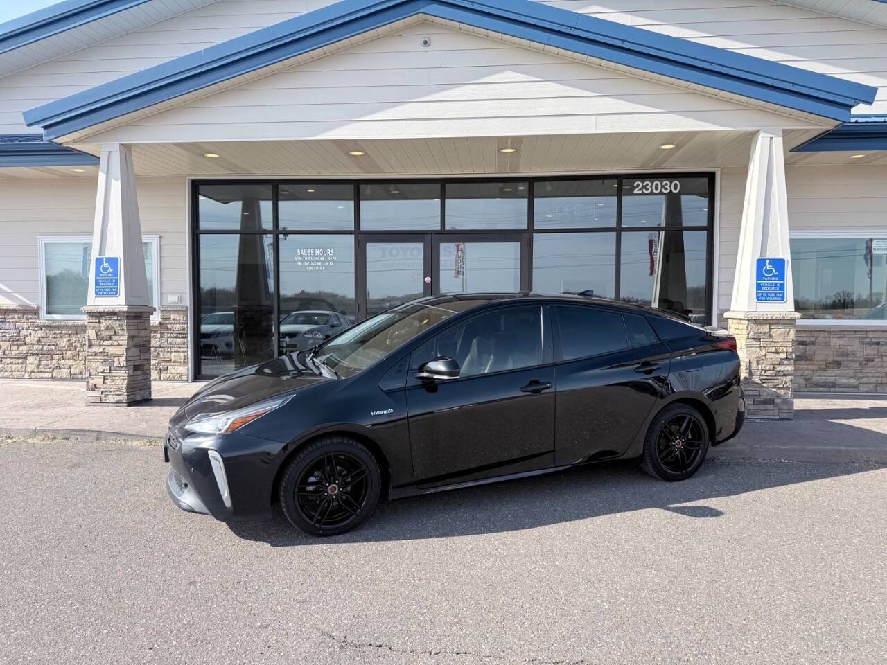2019 Toyota Prius XLE — Hatchback — 106,082 mi — Loretto, MN