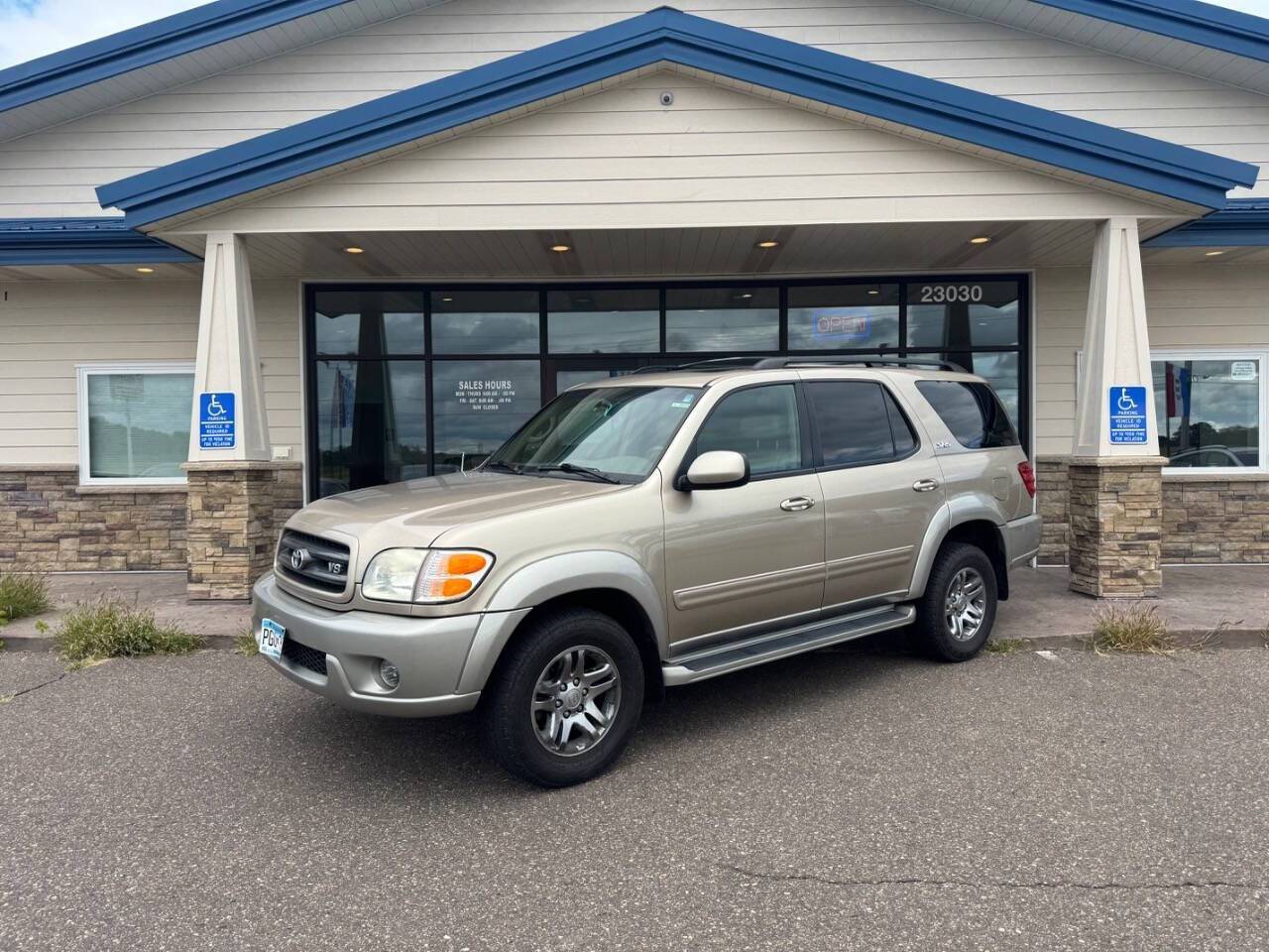 2004 Toyota Sequoia SR5 — SUV — 188,875 mi — Loretto, MN