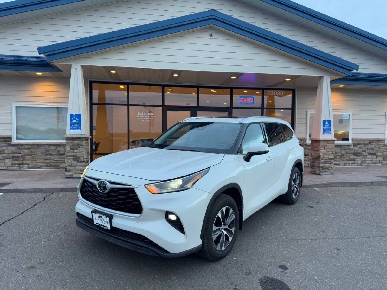 2021 Toyota Highlander XLE — SUV — 36,649 mi — Loretto, MN