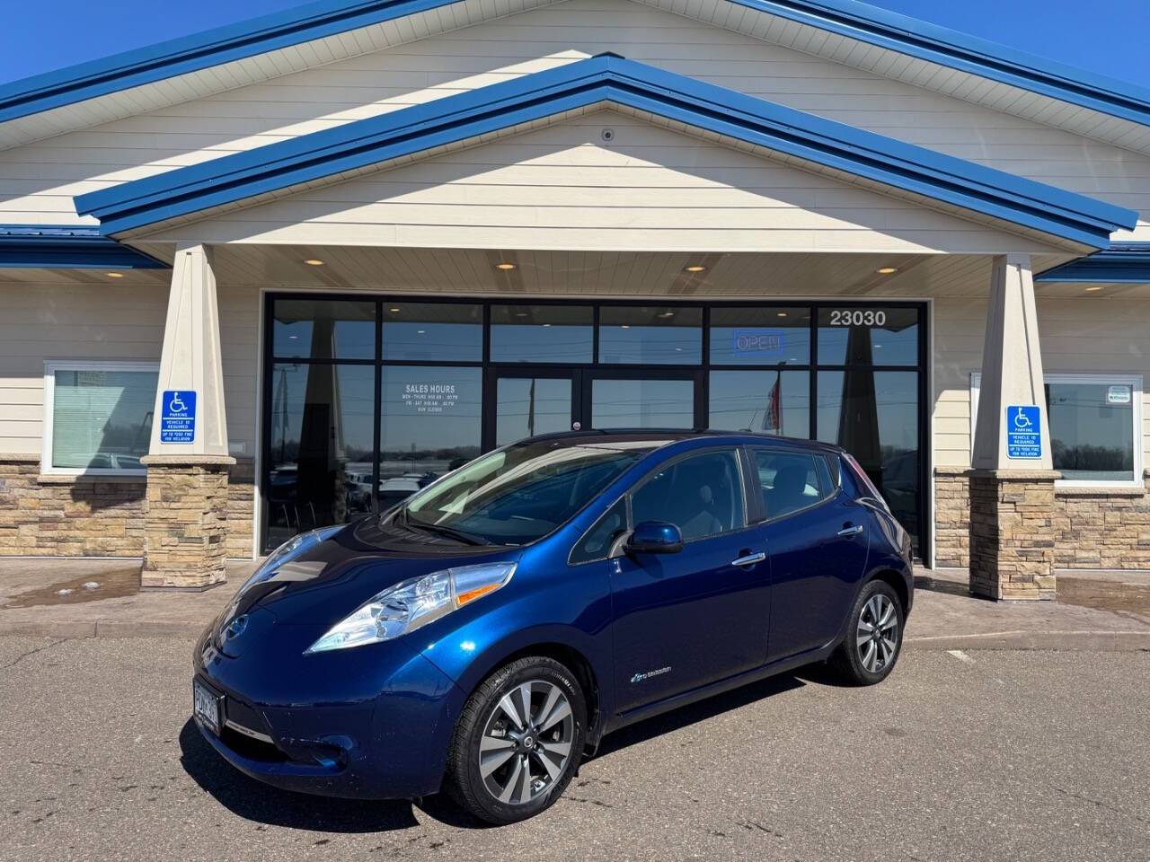 2017 Nissan LEAF SV — Hatchback — 37,020 mi — Loretto, MN