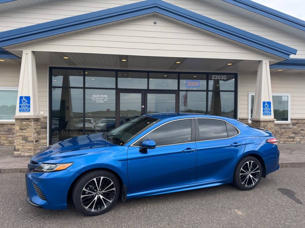2018 Toyota Camry SE — Sedan — 51,640 mi — Loretto, MN