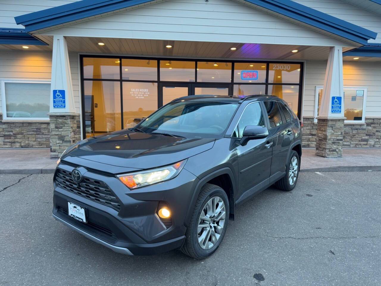 2019 Toyota RAV4 Limited — SUV — 10,990 mi — Loretto, MN