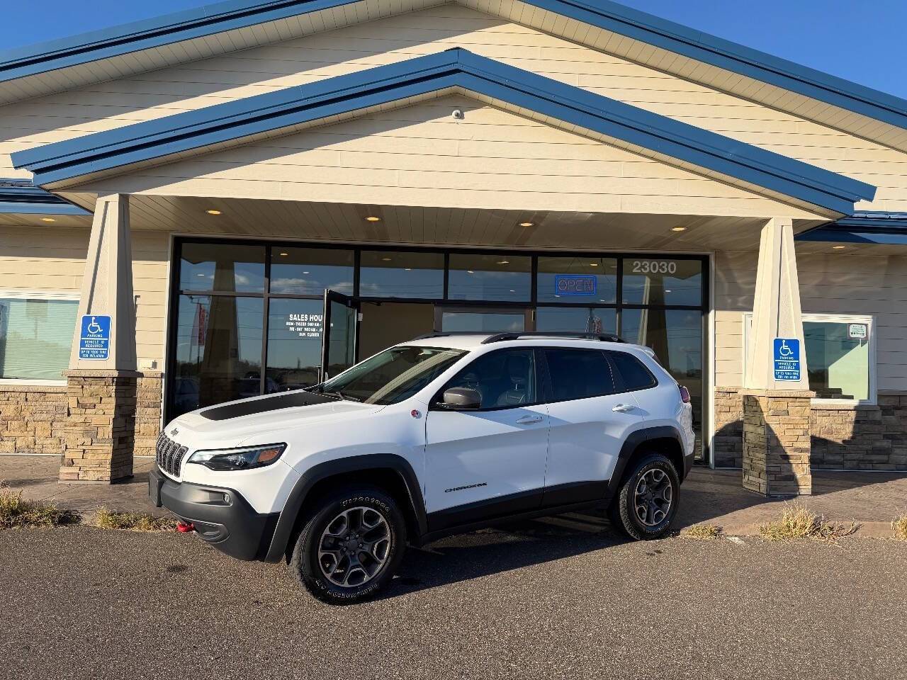 2020 Jeep Cherokee Trailhawk — SUV — 43,450 mi — Loretto, MN