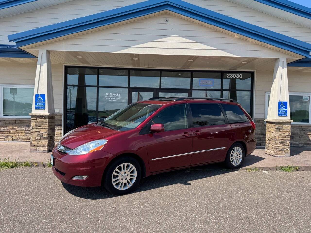 2008 Toyota Sienna XLE — Minivan — 114,495 mi — Loretto, MN