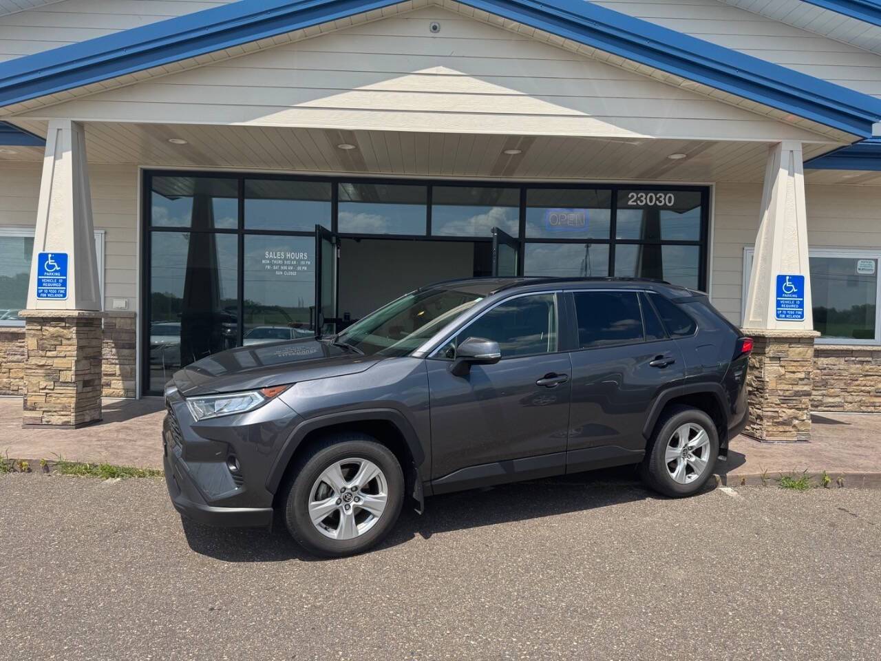 2020 Toyota RAV4 XLE — SUV — 61,825 mi — Loretto, MN
