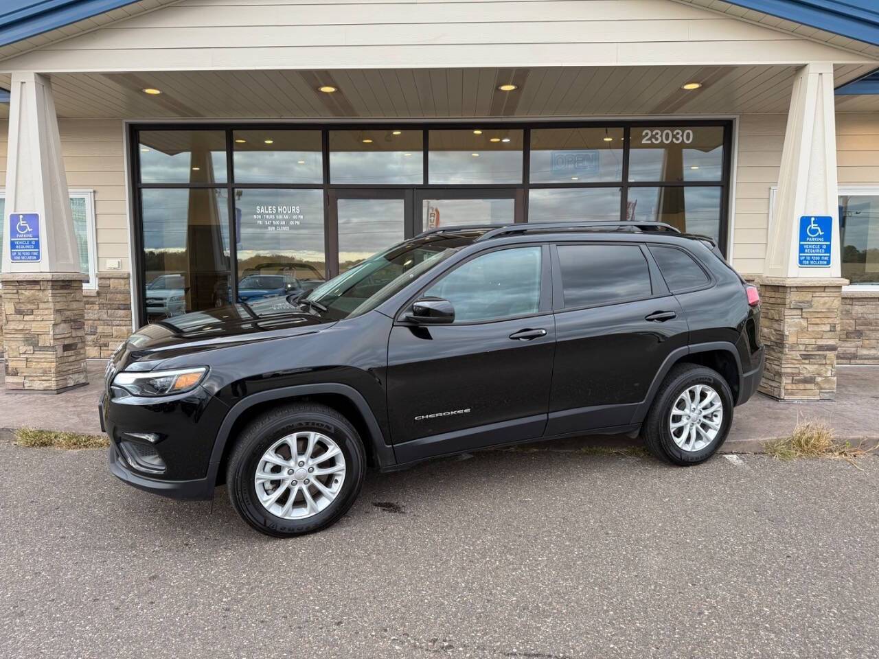 2022 Jeep Cherokee Latitude Lux — SUV — 19,347 mi — Loretto, MN