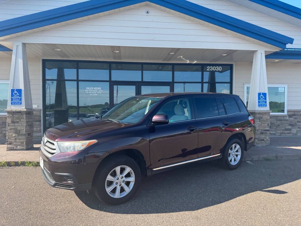 2013 Toyota Highlander Plus V6 — SUV — 106,462 mi — Loretto, MN