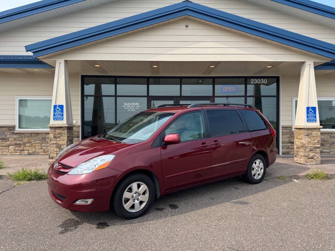 2008 Toyota Sienna XLE — Minivan — 60,930 mi — Loretto, MN