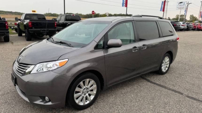 2013 Toyota Sienna XLE — Minivan — 172,334 mi — Loretto, MN