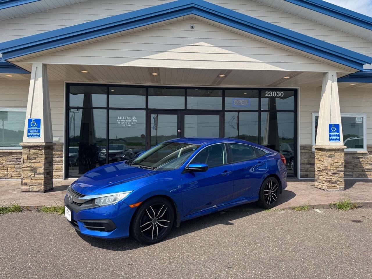 2018 Honda Civic LX — Sedan — 99,700 mi — Loretto, MN