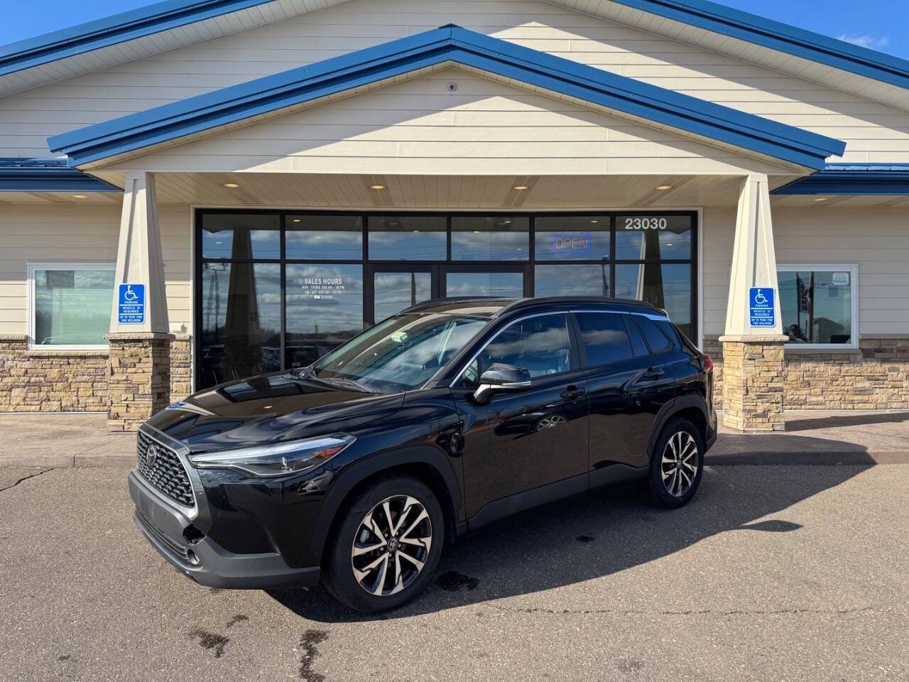 2022 Toyota Corolla Cross XLE — SUV — 59,400 mi — Loretto, MN