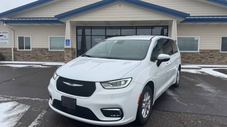 2023 Chrysler Pacifica Touring L — Minivan — 66,560 mi — Loretto, MN