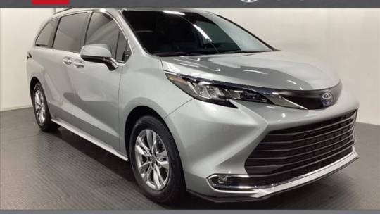 2023 Toyota Sienna XLE — Minivan — 40,196 mi — Schaumburg, IL