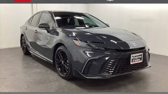 2025 Toyota Camry SE — Sedan — 5,850 mi — Schaumburg, IL