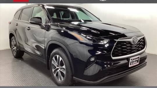 2023 Toyota Highlander XLE — SUV — 29,334 mi — Schaumburg, IL