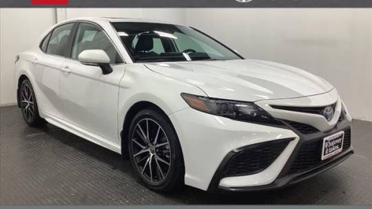 2022 Toyota Camry Hybrid SE — Sedan — 10,761 mi — Schaumburg, IL