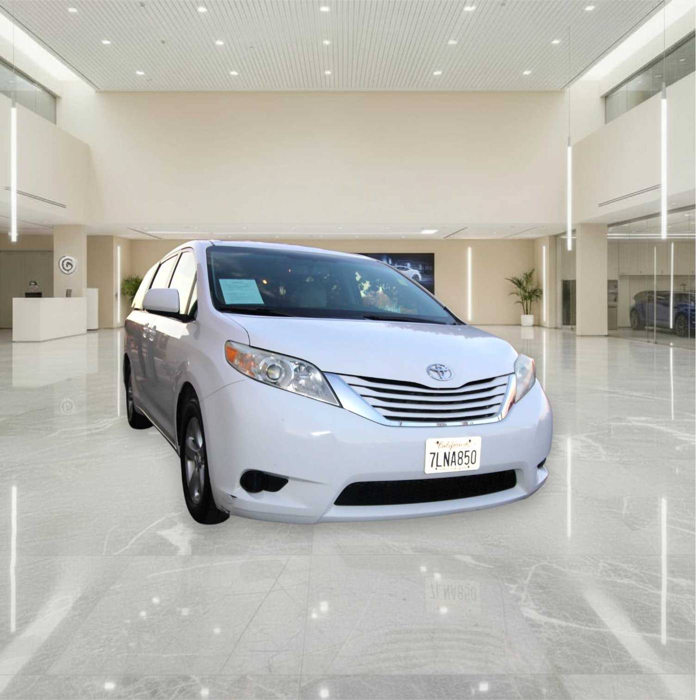 2015 Toyota Sienna LE — Minivan — 107,696 mi — Fresno, CA