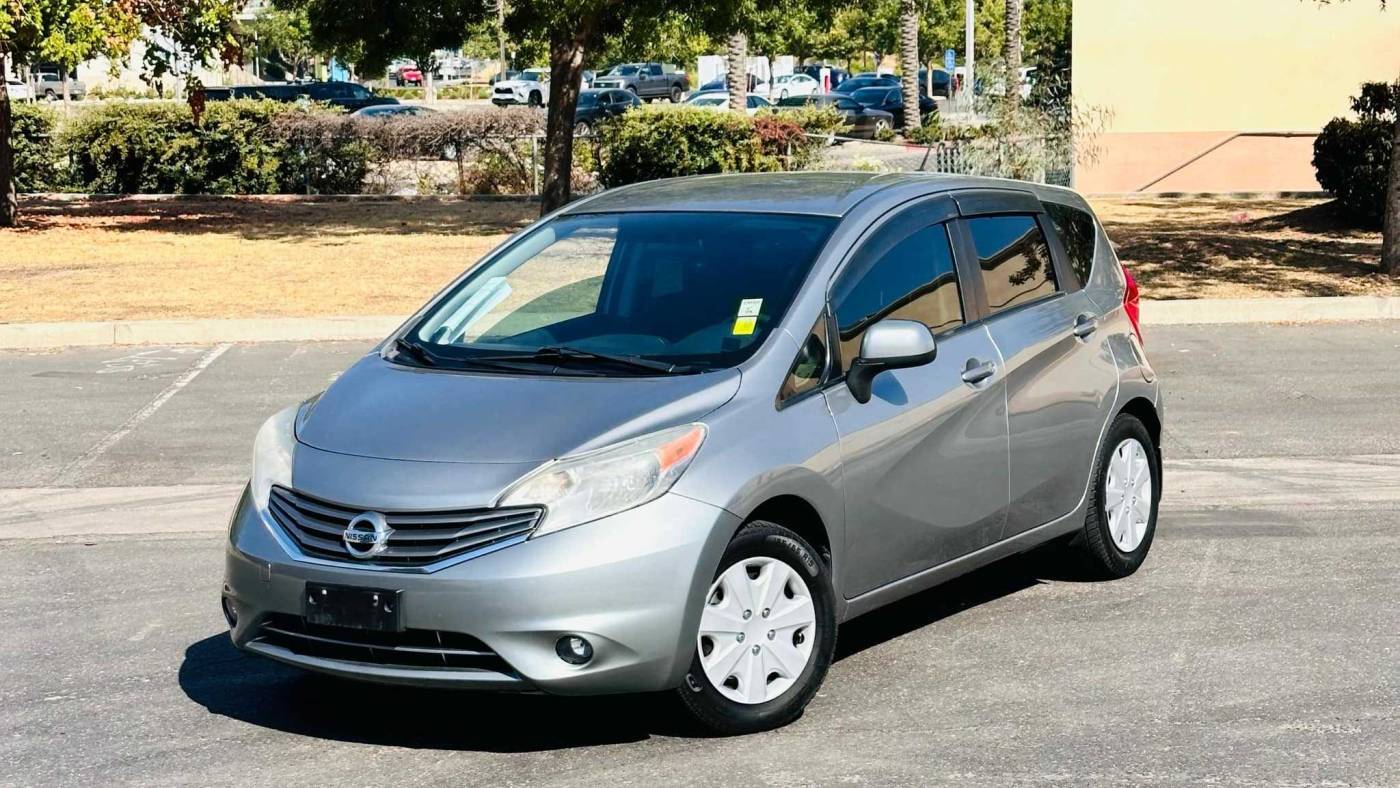 2014 Nissan Versa 1.6 SV — Hatchback — 113,580 mi — Fresno, CA