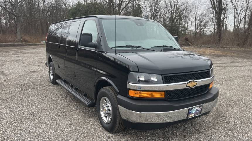 2024 Chevrolet Express Passenger LT — Passenger Van — 726 mi — Hamler, OH