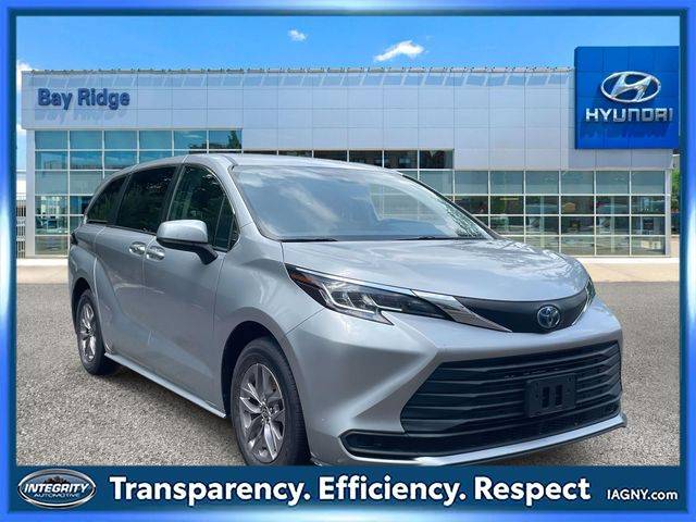 2022 Toyota Sienna LE — Minivan — 49,387 mi — Brooklyn, NY