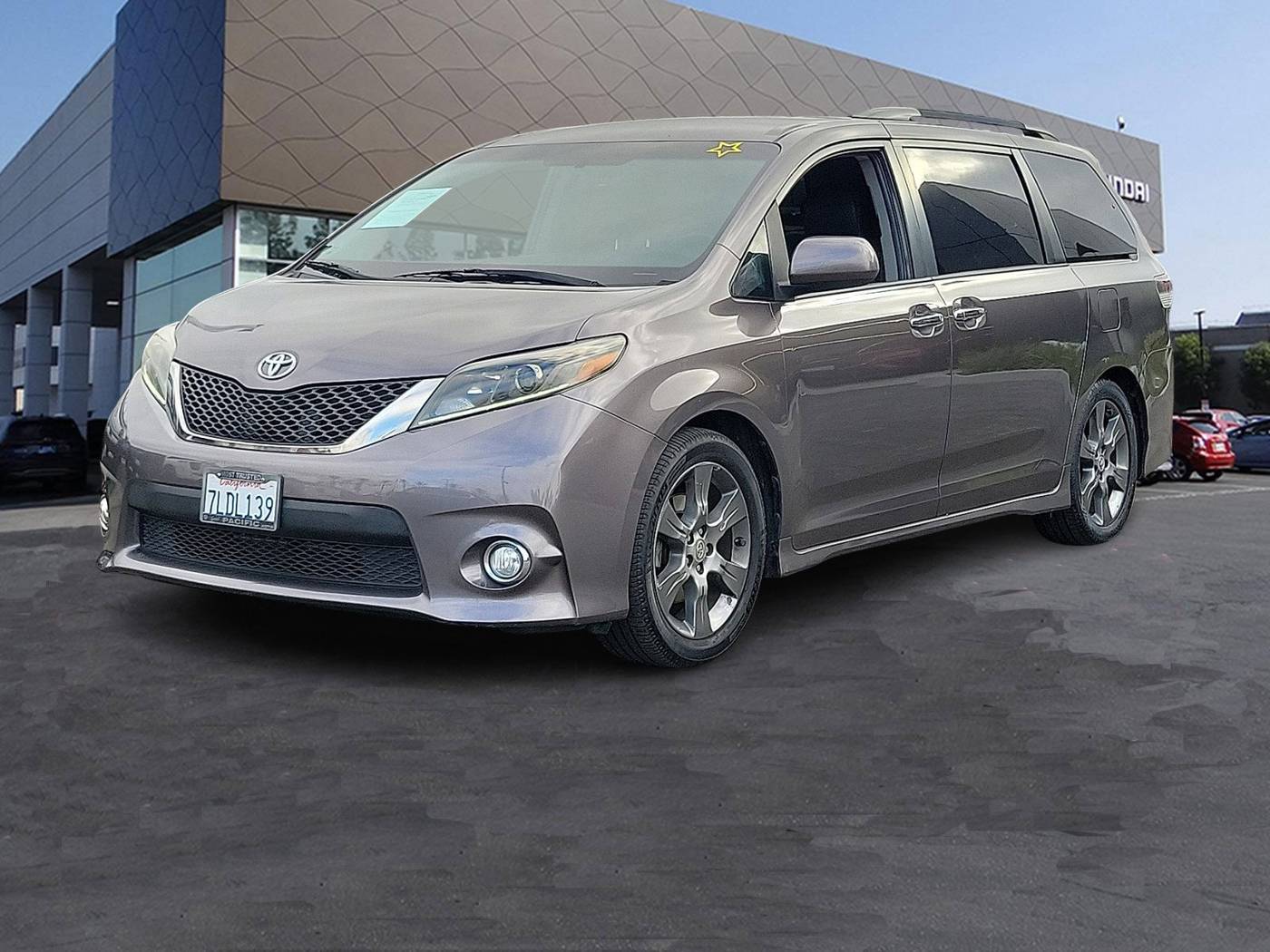 2015 Toyota Sienna SE — Minivan — 61,988 mi — Cerritos, CA