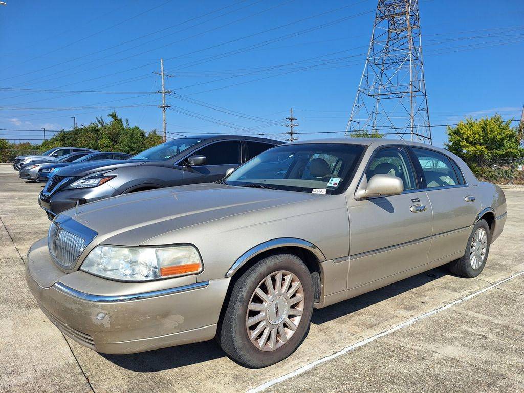 2004 Lincoln Town Car Signature — Sedan — 213,047 mi — Harvey, LA