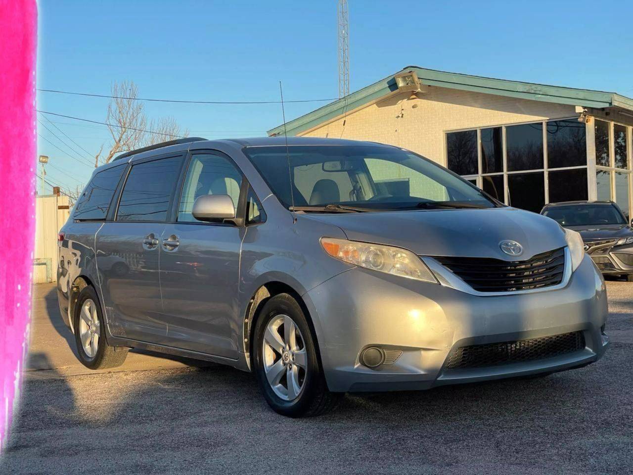 2011 Toyota Sienna LE — Minivan — 136,233 mi — Dallas, TX