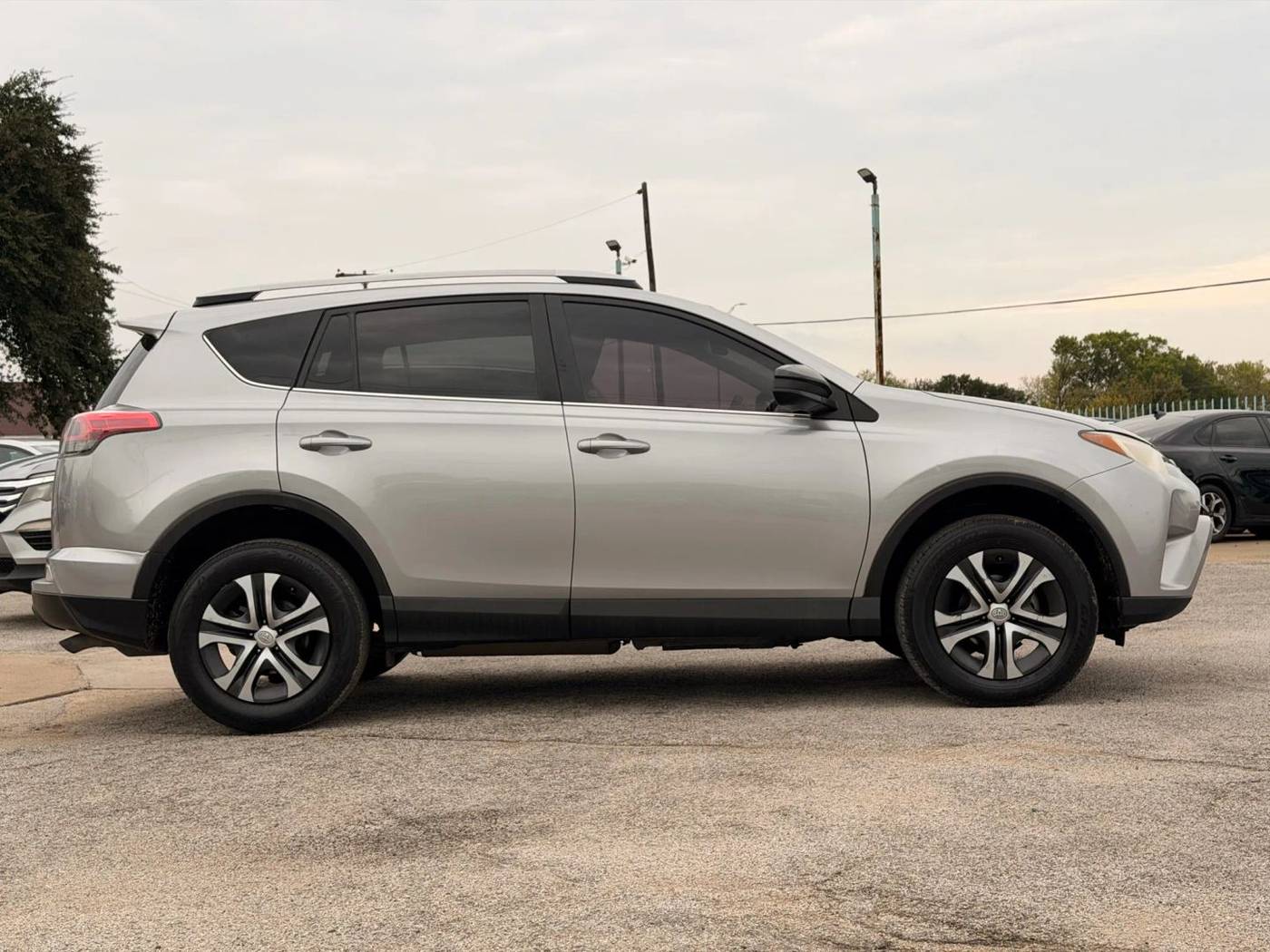 2018 Toyota RAV4 LE — SUV — 110,498 mi — Dallas, TX