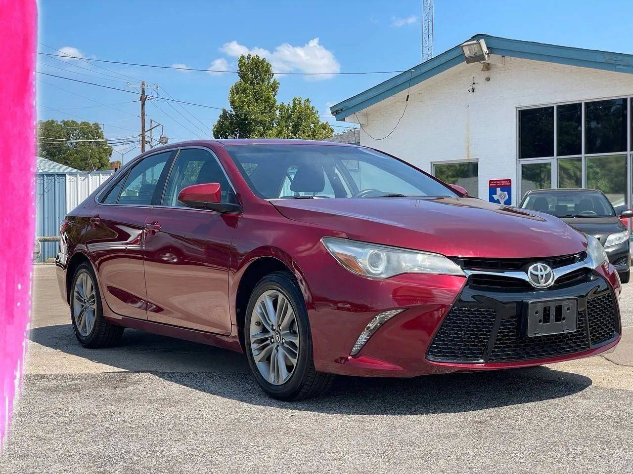 2017 Toyota Camry SE — Sedan — 120,705 mi — Dallas, TX