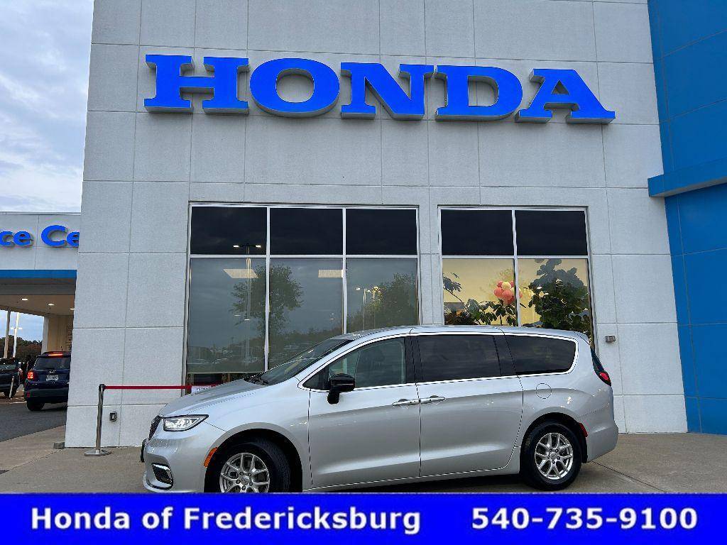 2024 Chrysler Pacifica Touring L — Minivan — 60,529 mi — Fredericksburg, VA