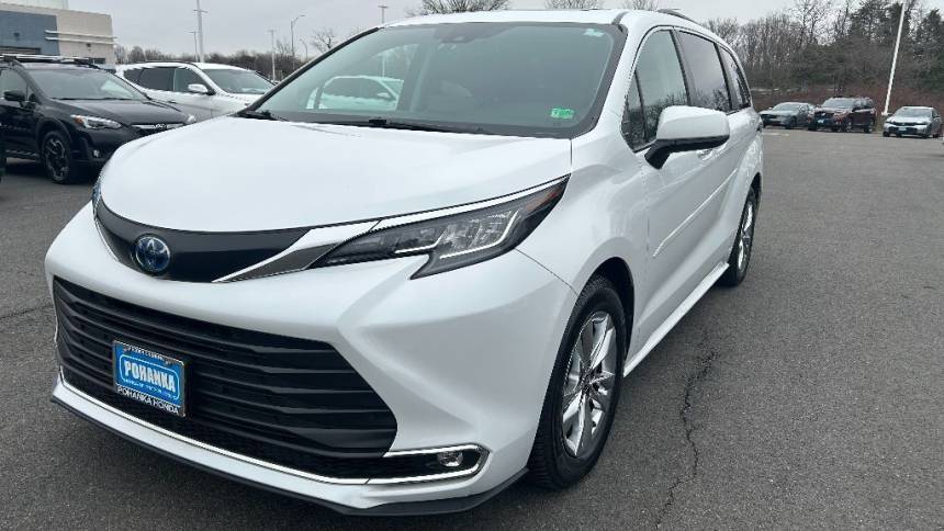 2022 Toyota Sienna XLE — Minivan — 72,858 mi — Fredericksburg, VA