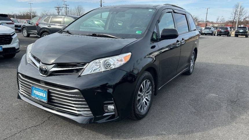 2020 Toyota Sienna XLE — Minivan — 56,081 mi — Fredericksburg, VA