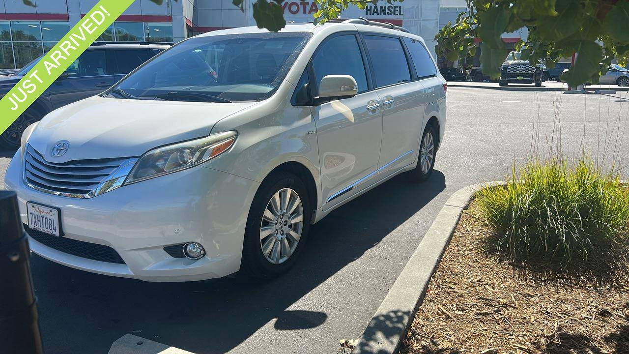 2017 Toyota Sienna XLE — Minivan — 122,958 mi — Petaluma, CA