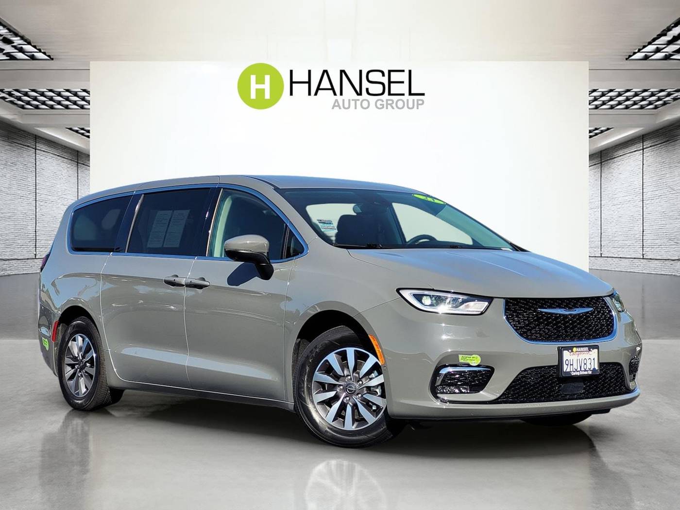 2023 Chrysler Pacifica Hybrid Touring L — Minivan — 30,782 mi — Petaluma, CA