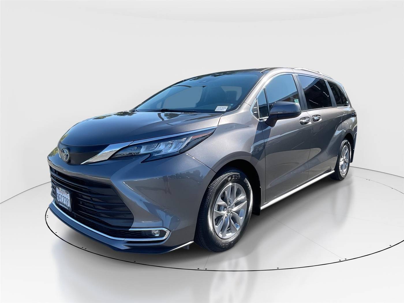 2022 Toyota Sienna XLE — Minivan — 68,210 mi — Petaluma, CA