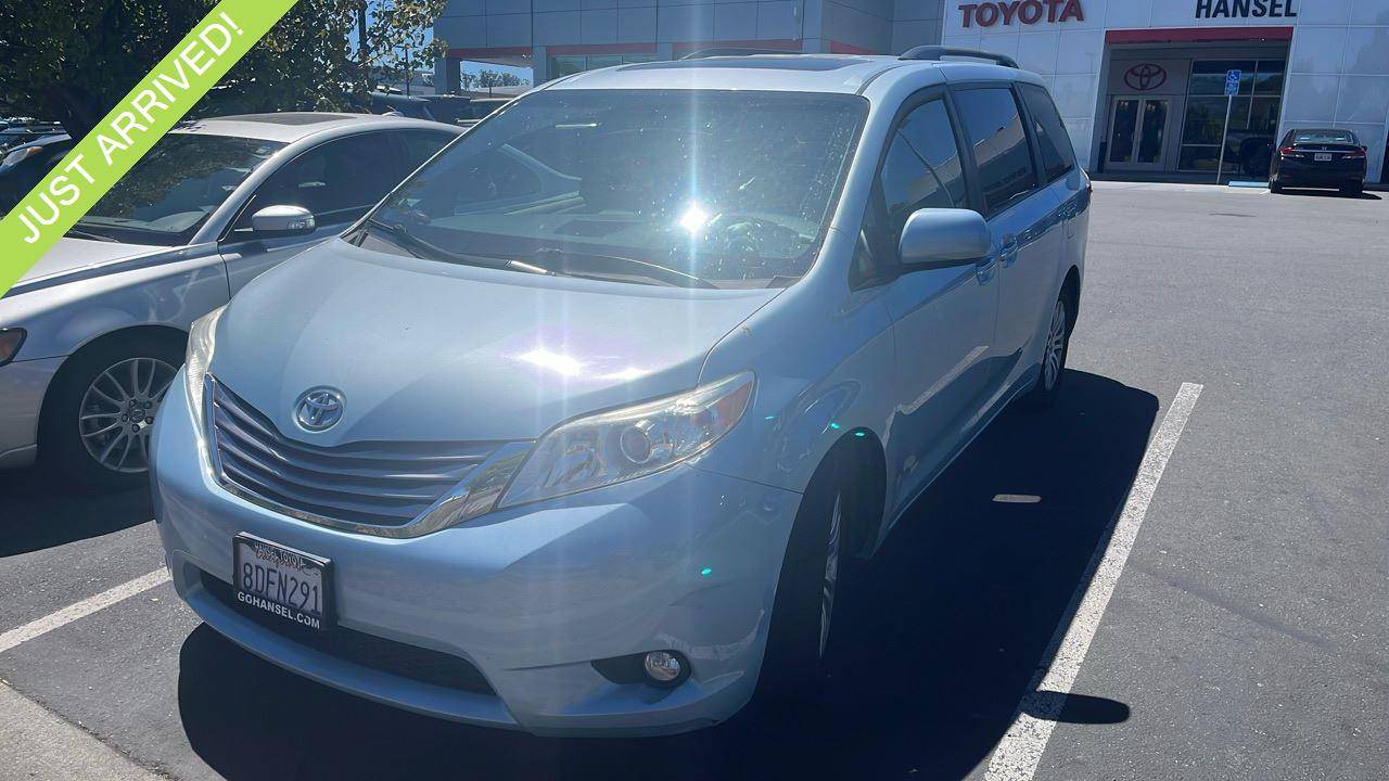 2017 Toyota Sienna XLE — Minivan — 101,257 mi — Petaluma, CA