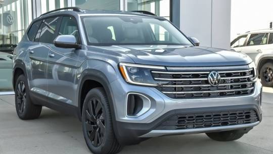 2024 Volkswagen Atlas SE with Technology — SUV — 4,592 mi — Crystal Lake, IL
