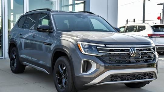 2025 Volkswagen Atlas Peak Edition — SUV — 4,589 mi — Crystal Lake, IL