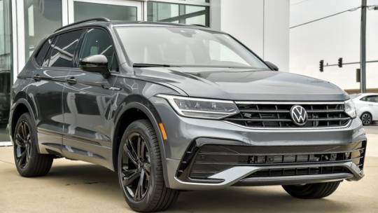 2024 Volkswagen Tiguan SE R-Line Black — SUV — 6,863 mi — Crystal Lake, IL