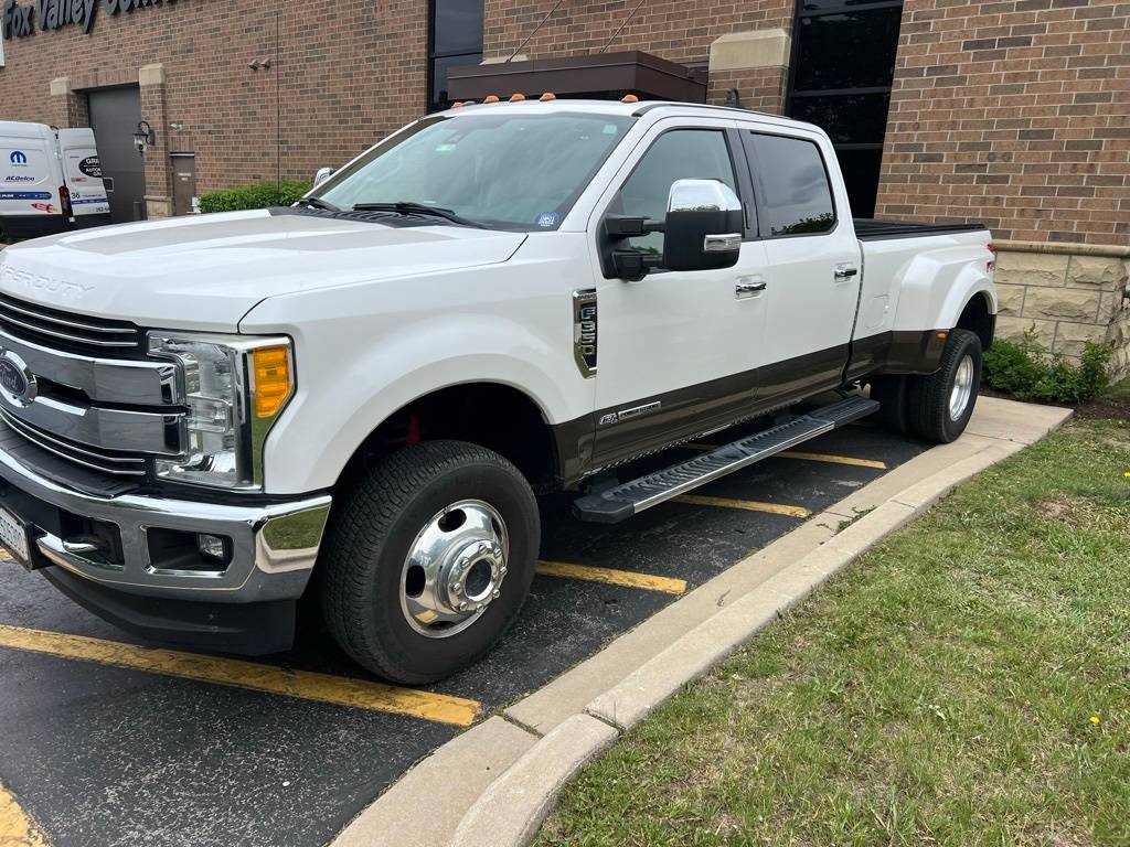 2017 Ford Super Duty F-350 Lariat — Pickup Truck — 52,130 mi — Crystal Lake, IL