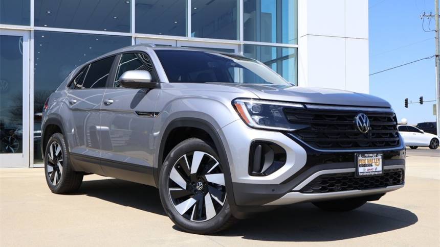 2024 Volkswagen Atlas Cross Sport SE with Technology — SUV — 4,804 mi — Crystal Lake, IL
