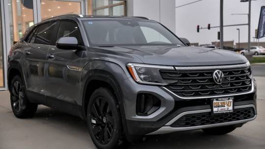 2025 Volkswagen Atlas Cross Sport SE with Technology — SUV — 4,721 mi — Crystal Lake, IL