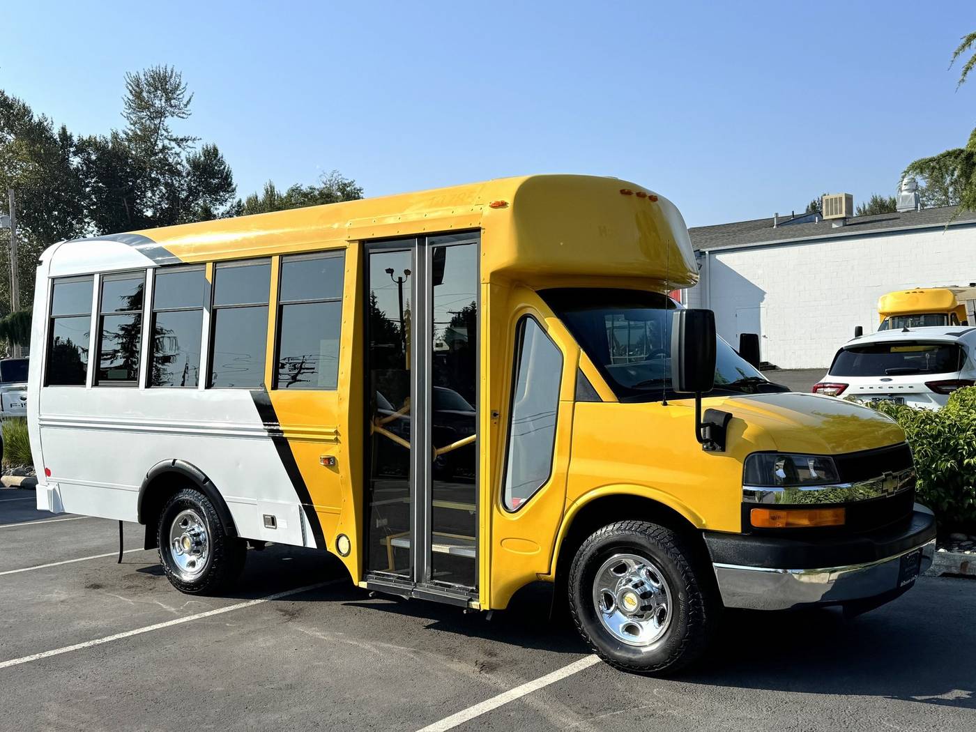 2014 Chevrolet Express Commercial Cutaway 3500 — Chassis Cab Truck — 160,346 mi — Mount Vernon, WA