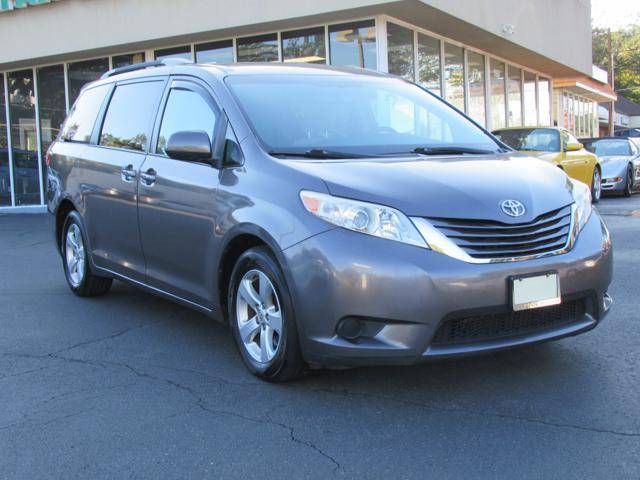 2015 Toyota Sienna LE — Minivan — 330,659 mi — Fairfax, VA