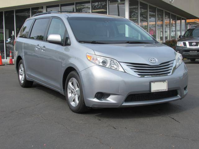 2016 Toyota Sienna LE — Minivan — 105,610 mi — Fairfax, VA