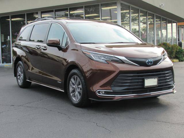 2021 Toyota Sienna XLE — Minivan — 55,553 mi — Fairfax, VA