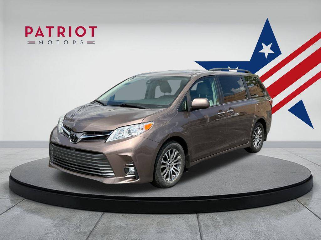2019 Toyota Sienna XLE — Minivan — 119,068 mi — Chicago, IL